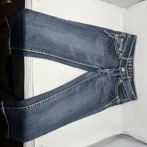 Miss Chic USA Womens Capri Jeans Size 5 x 22 - Embroidered Medium Wash Mid Rise